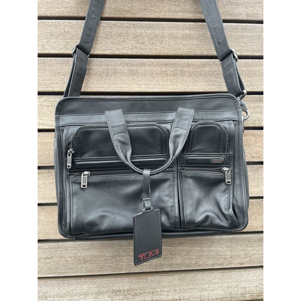 Tumi leather messenger laptop Crossbody Tote Black Bag Pockets Preowned
